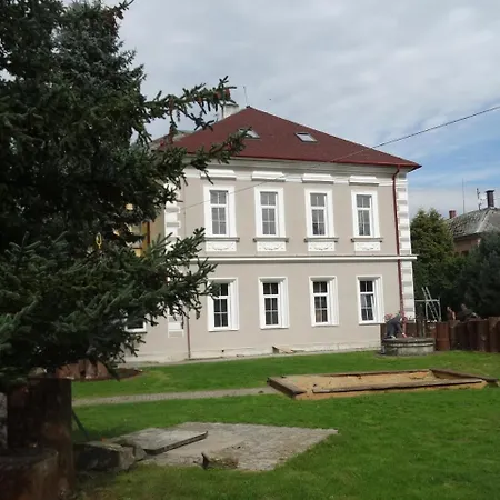 Uniqhotel Vojkovice Nad Ohri Gasthof 3*