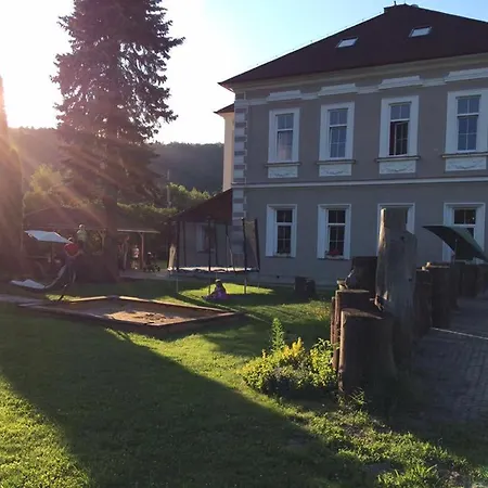 Uniqhotel Vojkovice Nad Ohri 3*